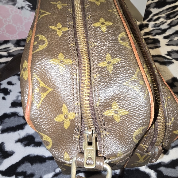 Louis Vuitton Messenger cross-body - Picture 4 of 14